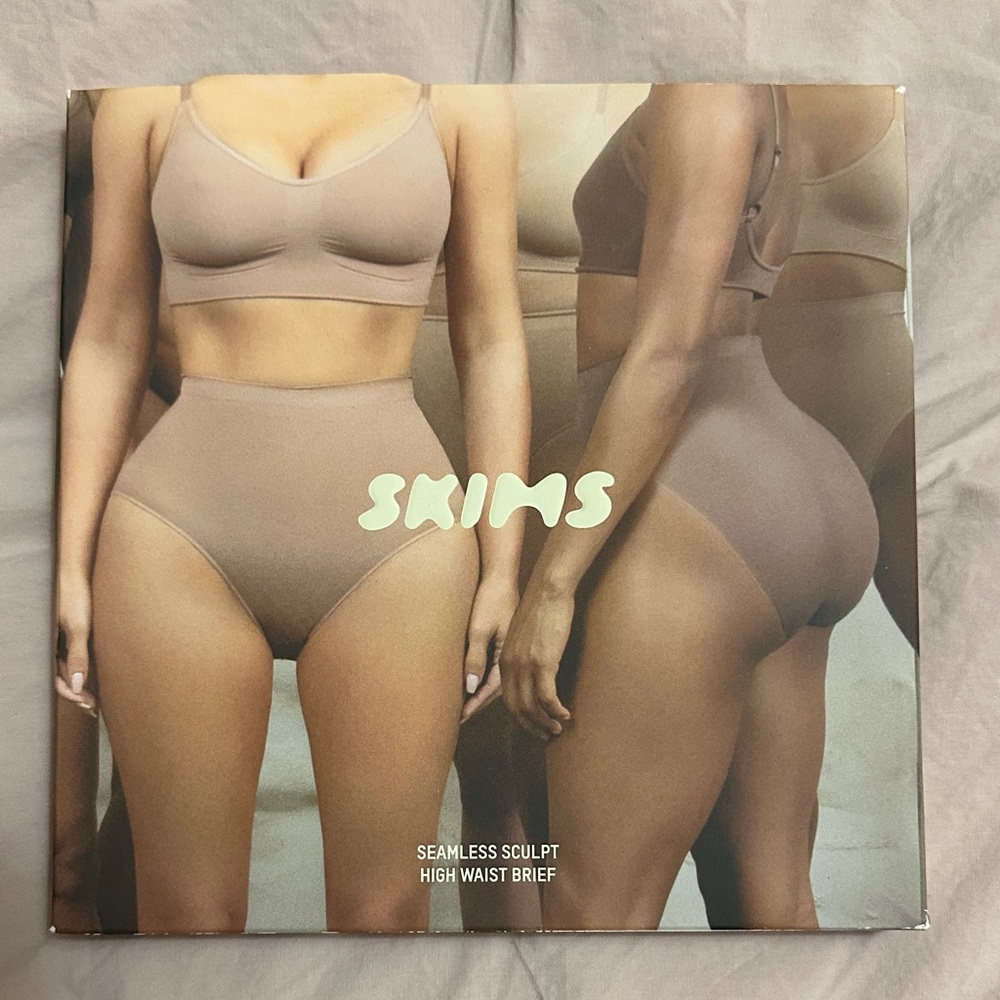 SKIMS Seamless Sculpt High Waist Brief in CLAY Sz XS BRAND NEW IN BOX